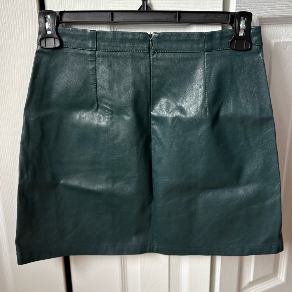 New Look Green Faux Leather Skirt - Picture 3 of 6